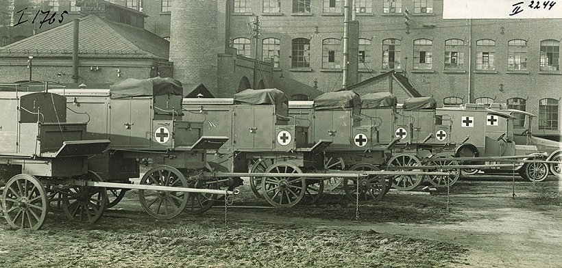 Fekdröntgenwagen im Fabrikhof von RGS 1915