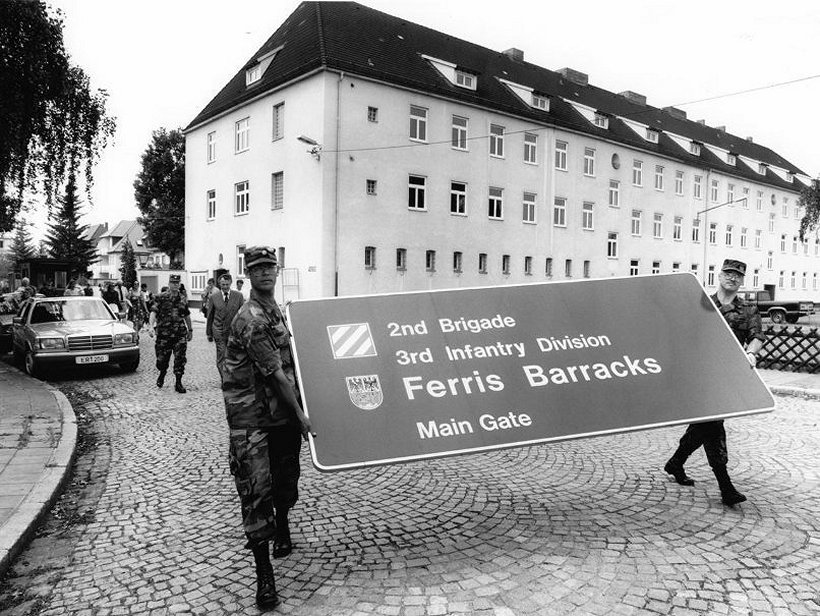 Erlangen OB Hahlweg verabschiedet die US Army 1993